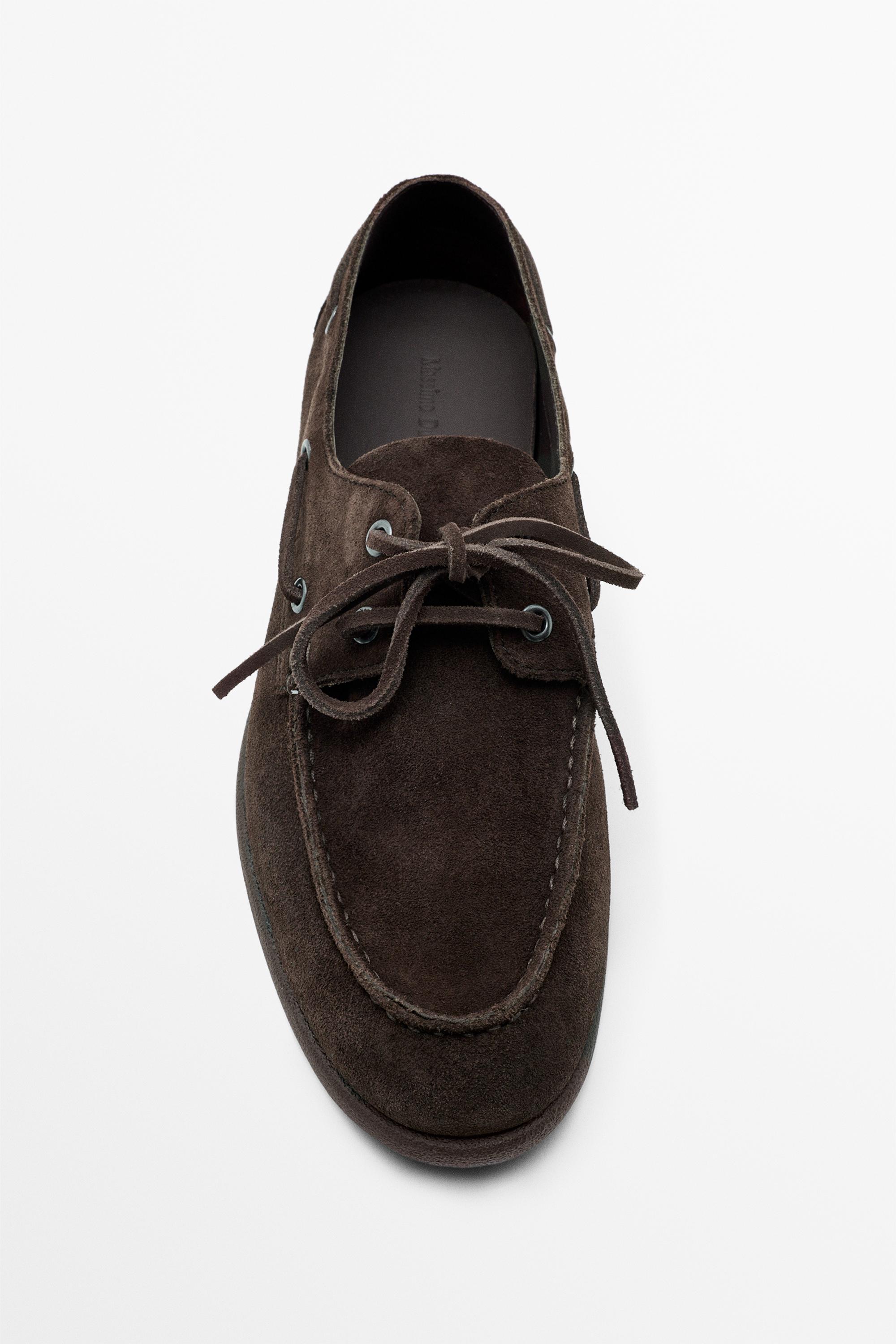 Chaussure bateau en croûte de cuir